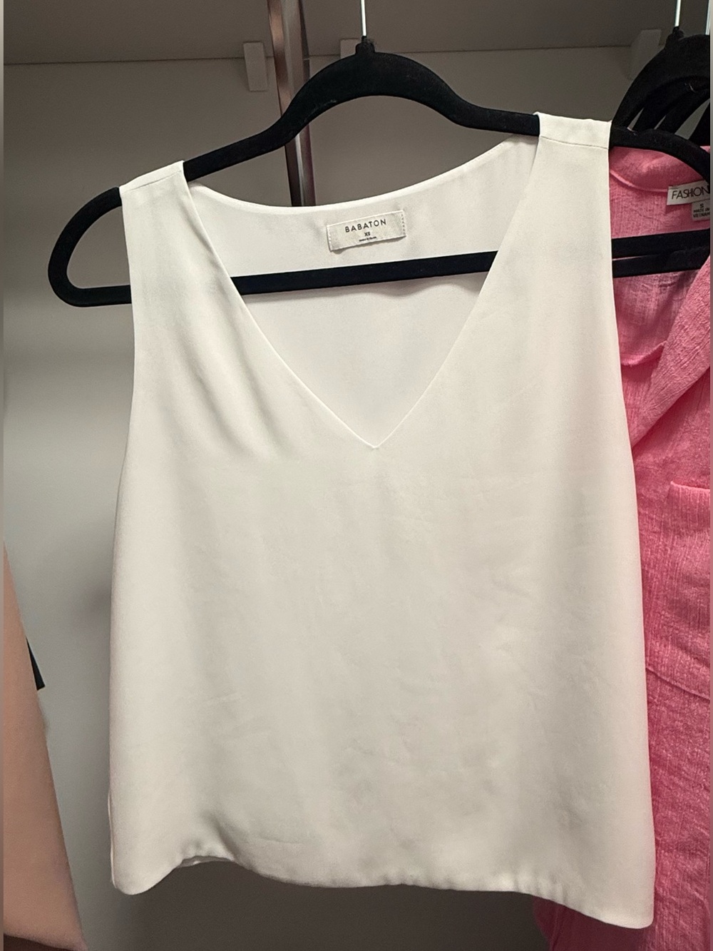 Babaton by Aritzia White Sleeveless V-Neck Blouse XS